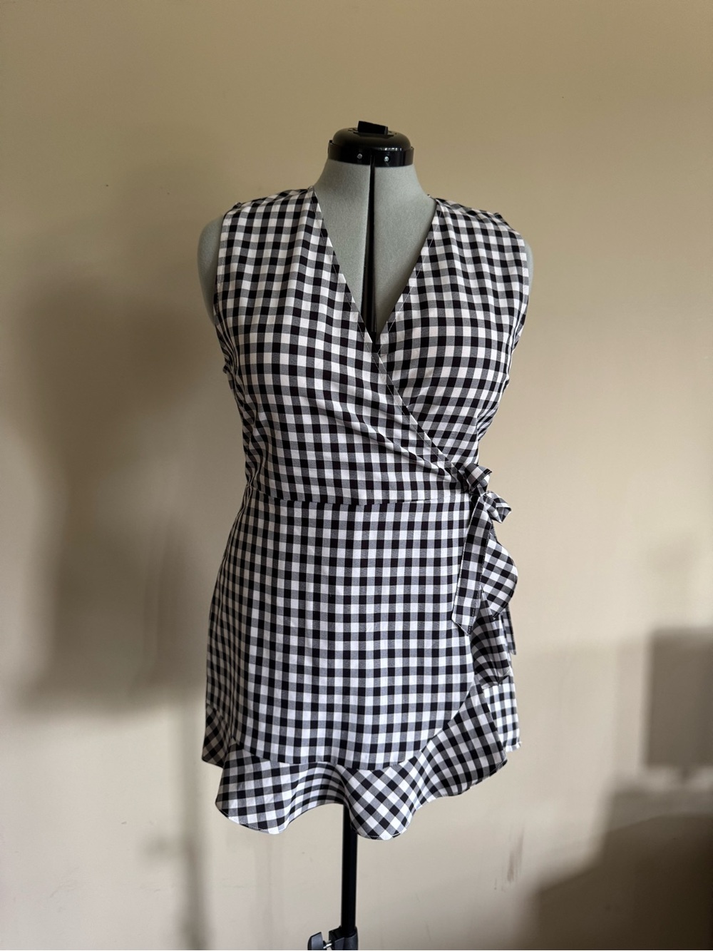 Black & White Gingham Wrap romper - size Large